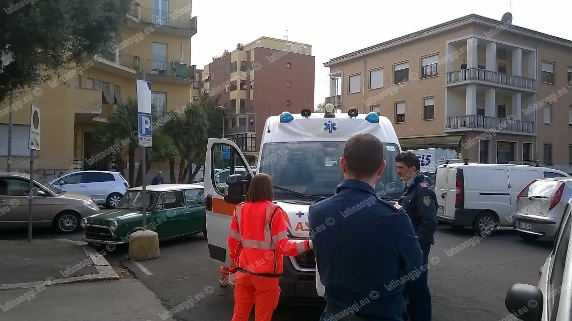 Cade dalle scale in Tribunale, donna trasportata all'ospedale