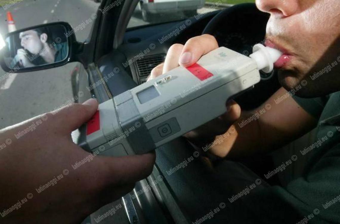 Blitz della Polizia nelle zone della movida: tanti i giovani alla guida dopo aver bevuto