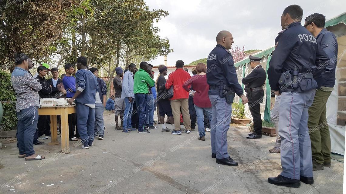 La protesta dei migranti ospitati dalla coop di Salvatore Buzzi