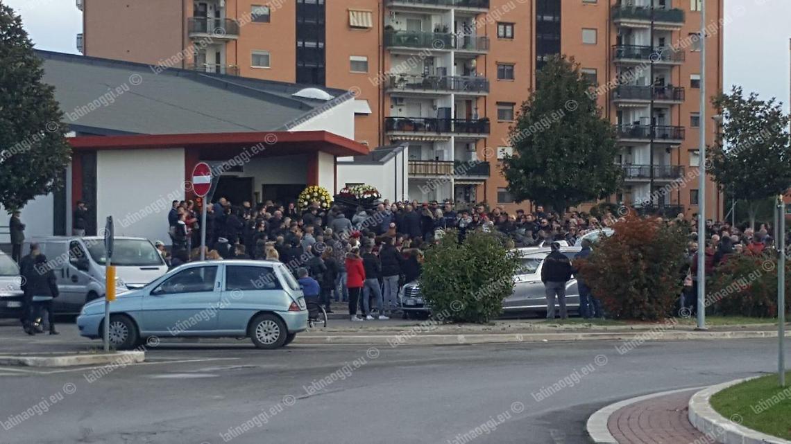 Omicidio Luca Palli, una folla per l'ultimo saluto