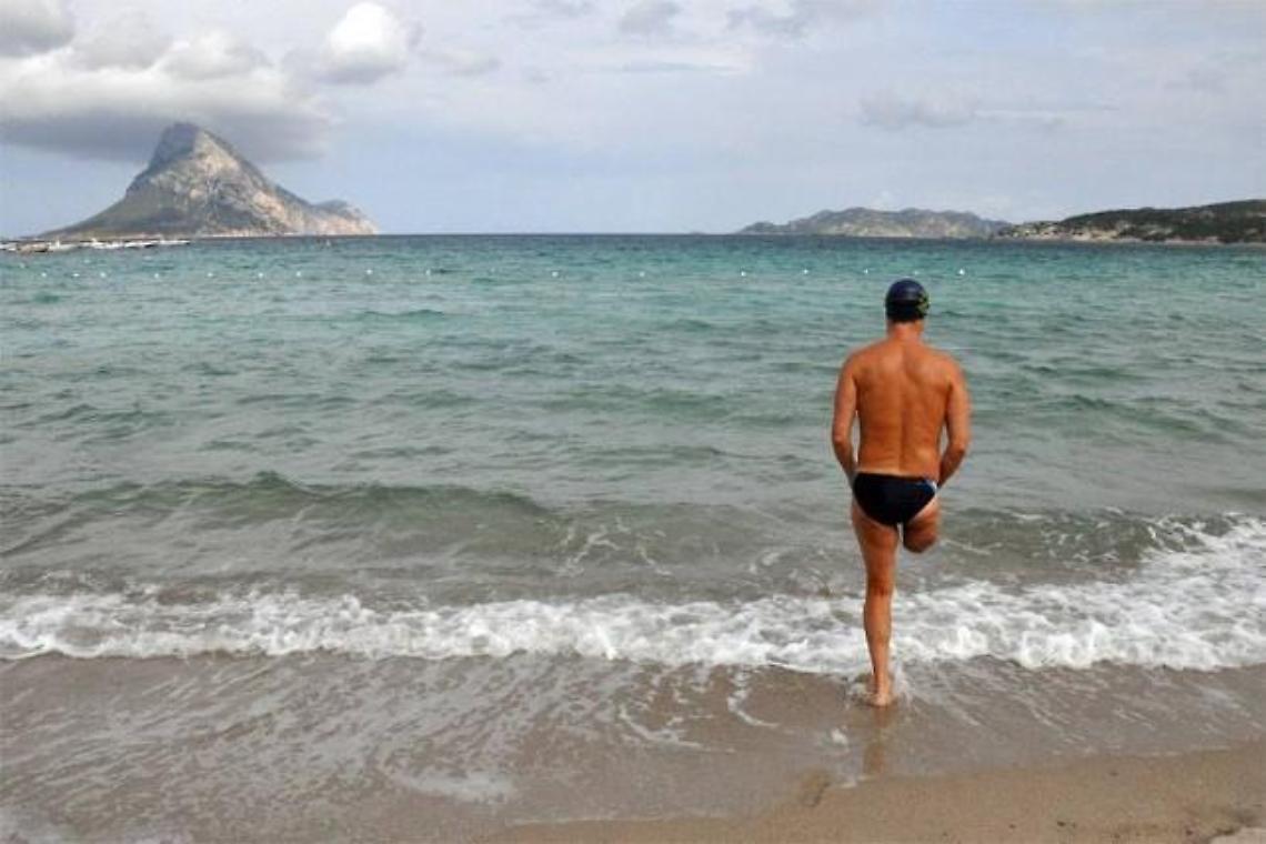 Ponza - San Felice a nuoto di notte, la sfida di Salvatore Cimmino