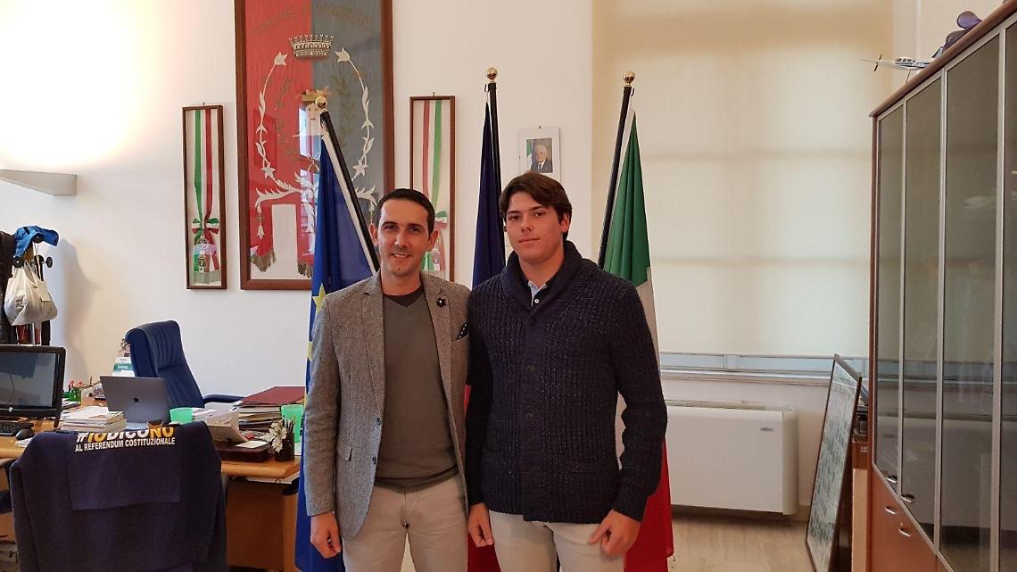 Il sindaco incontra Andrea Balzer, campione europeo di vela