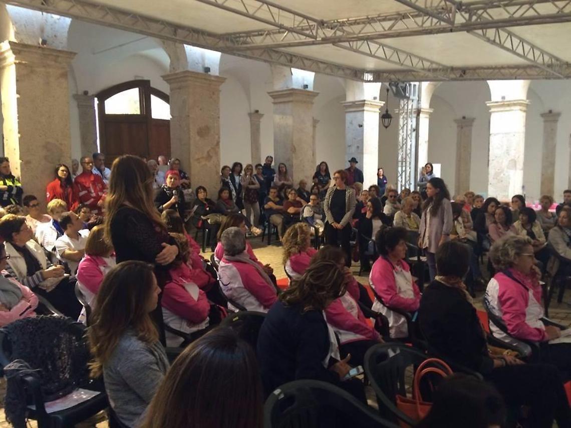 "Nemmeno con un fiore", la kermesse per dire no alla violenza sulle donne