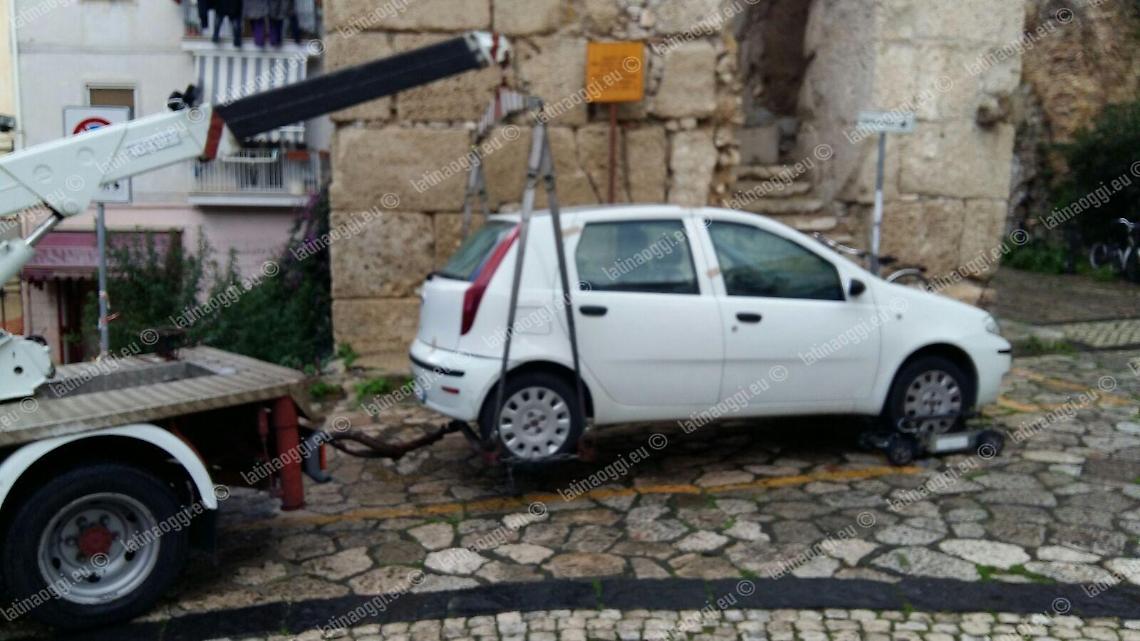 Rapina a mano armata alle Poste, &egrave; ancora caccia ai malviventi