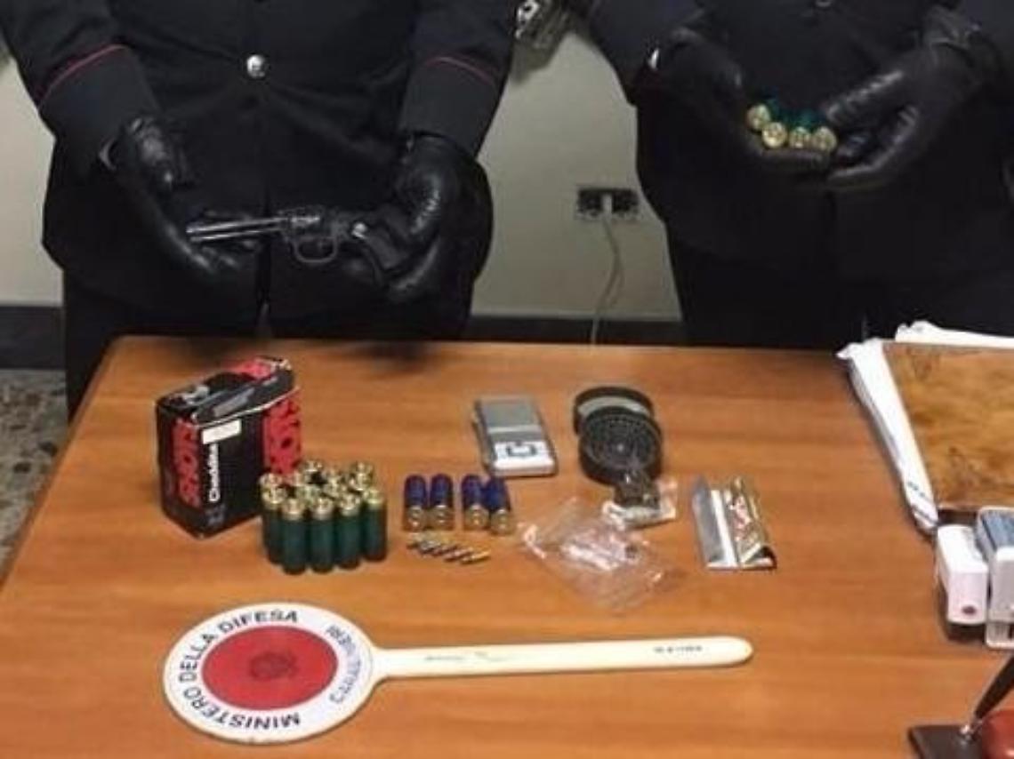 Allarme ronde, primo arresto. Sequestrate pistole, mazze di ferro e coltelli