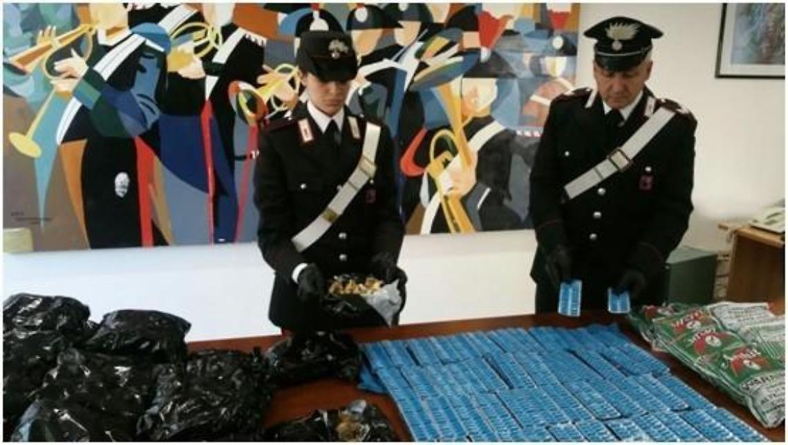 Bulbi di oppio e 4000 pasticche, arrestato per spaccio commerciante pakistano
