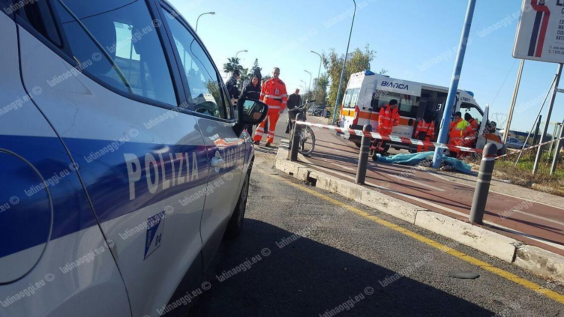 Colto da malore sulla ciclabile, cade dalla bicicletta e muore