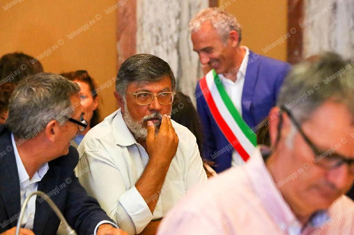 Tensione in Giunta: Capirci come Costanzo, scontro sulla Iovinella