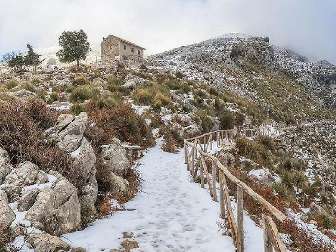 La neve sul Monte Redentore di Formia conquista il web, ecco il nuovo Iger of the Week