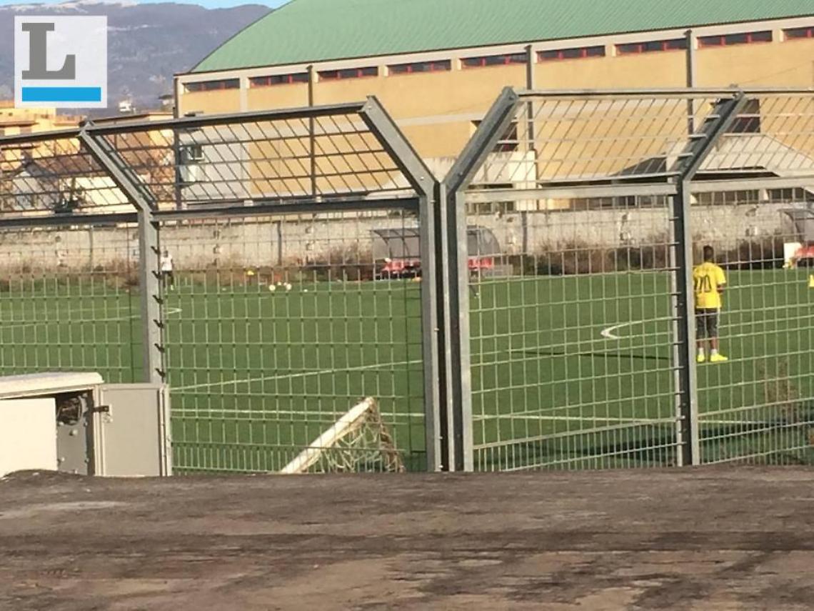 Stadio Bartolani inagibile, ma i giovani continuano ad utilizzarlo