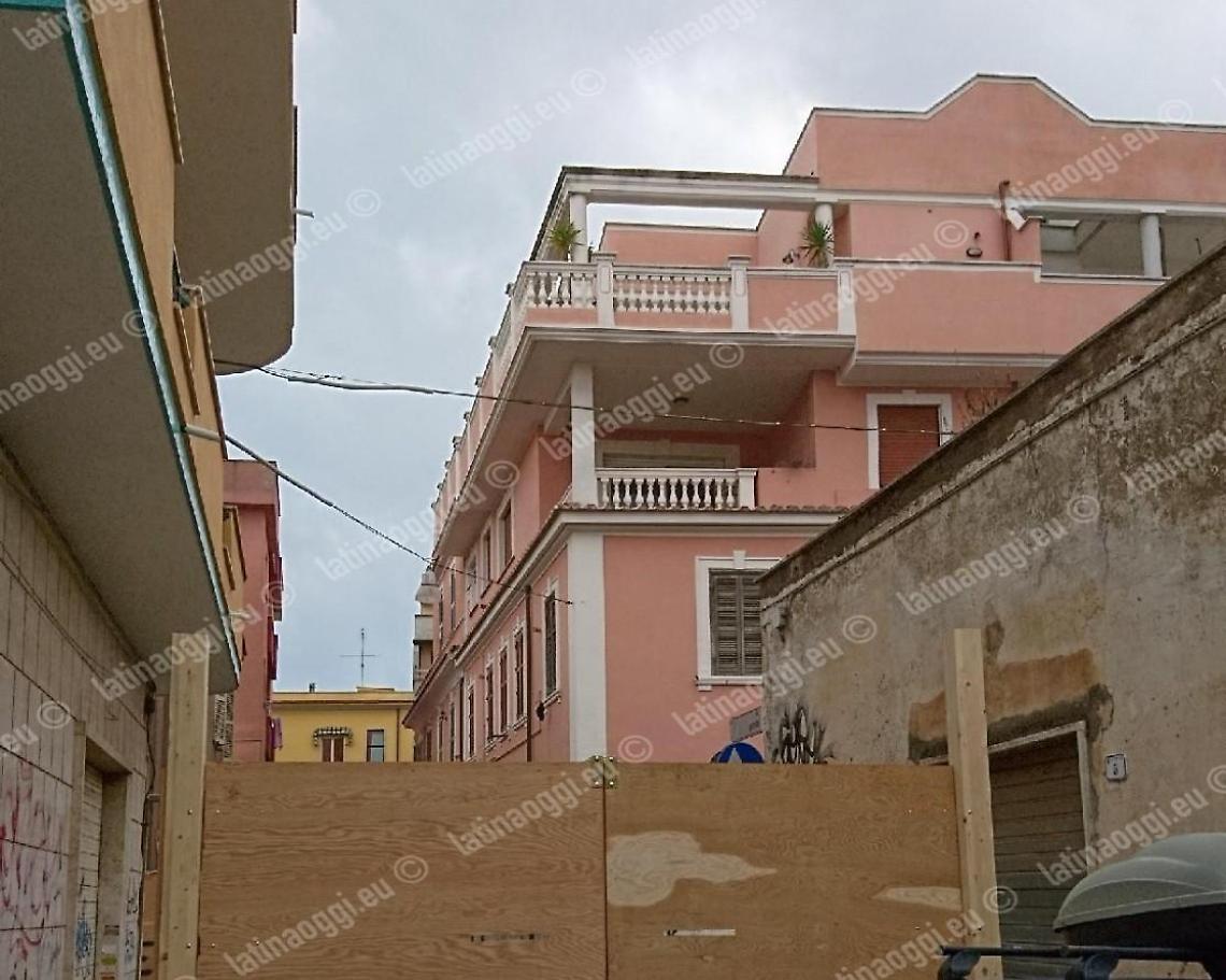 Palazzo pericolante in via Gorizia, a giorni l'abbattimento di due piani