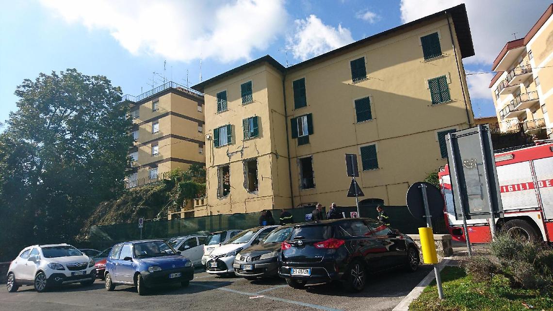Dissequestrata la casa esplosa, ma lo stabile è pericolante