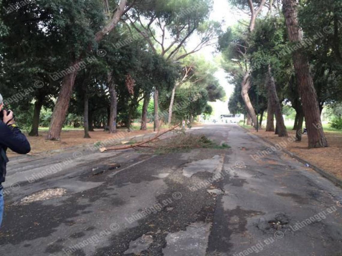 Si masturba ai Giardinetti davanti ai minori poi fugge in bici