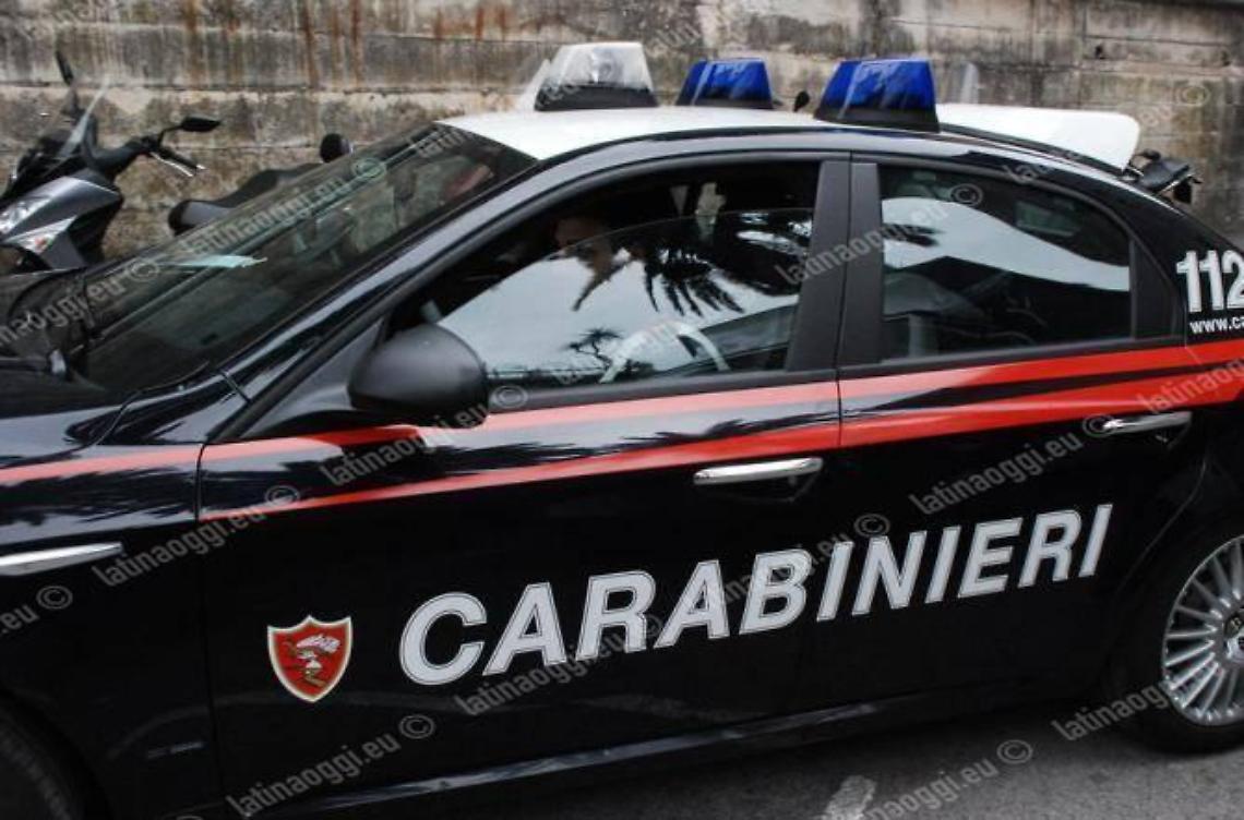 Scippano un'anziana, le rubano l'auto e "portano a spasso" una 16enne