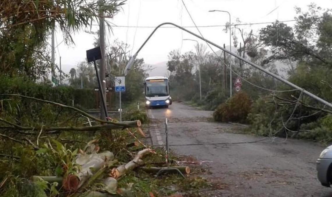 Terracina, risarcimenti per la tromba d'aria: la politica fa polemica