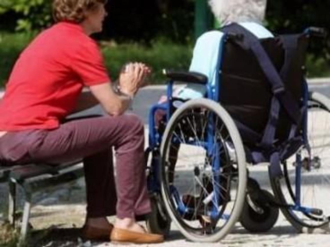 Terracina, anziano muore e l'ex badante affitta la casa: scoperta dagli eredi