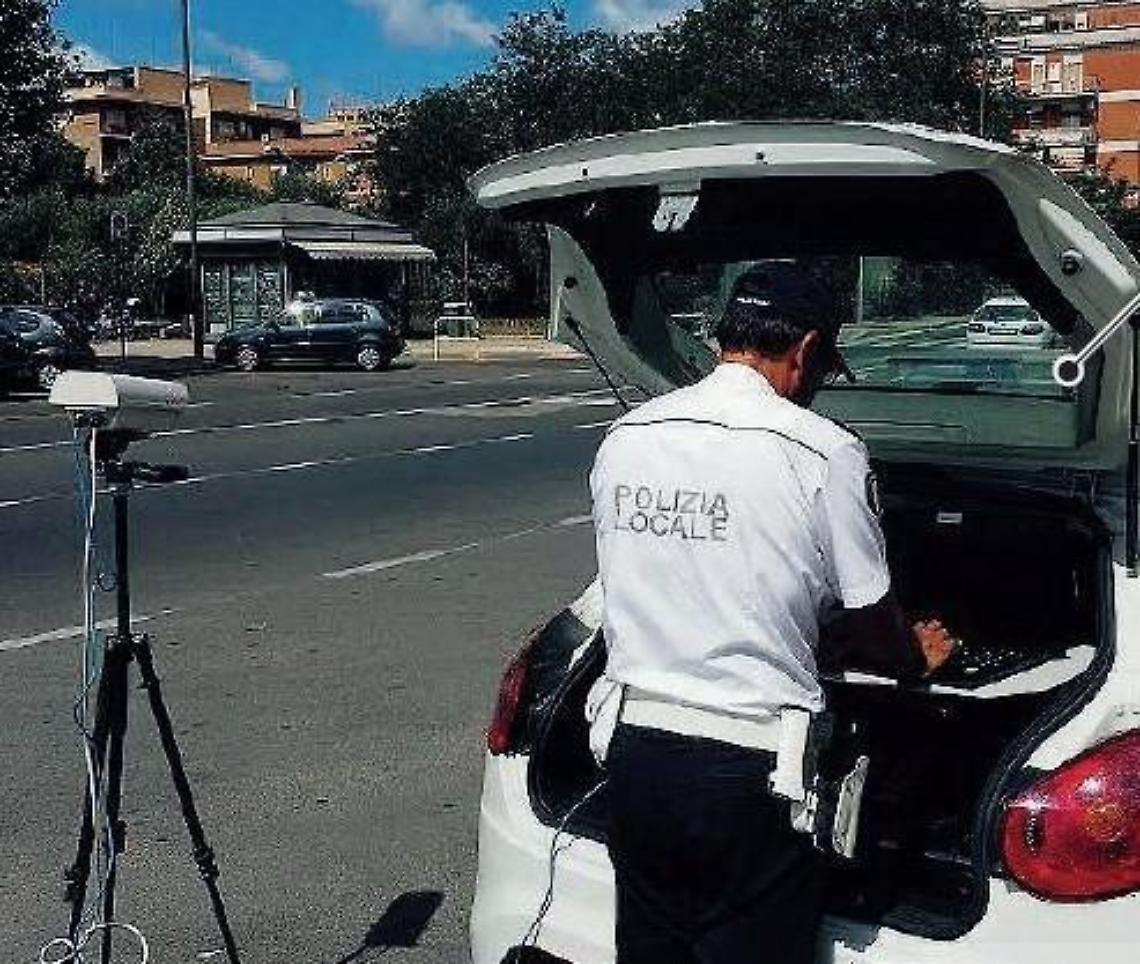 Assicurazione e revisione, scattano le prime multe col "Targa mobile"