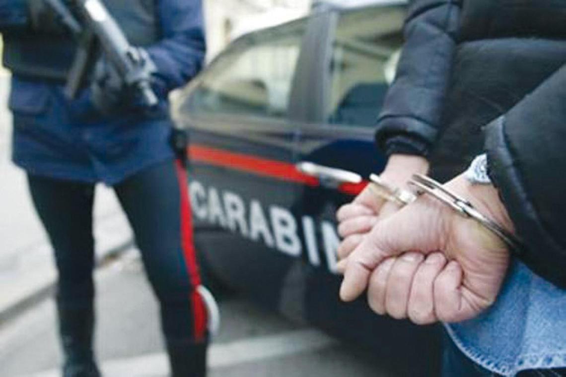 Inseguito e arrestato dopo il furto in pieno centro