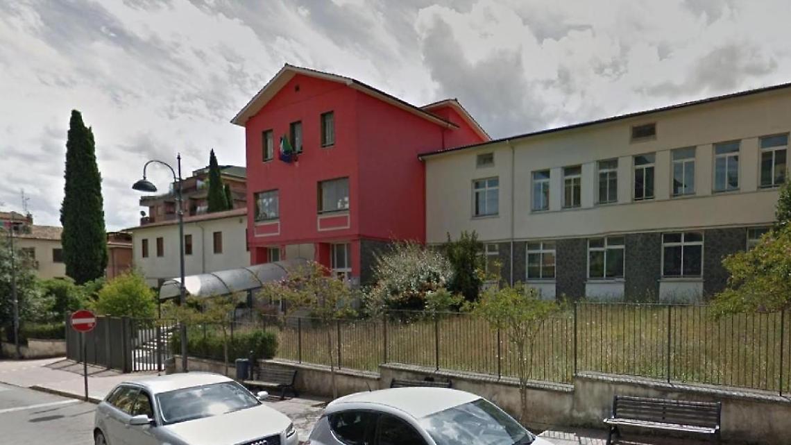 I vandali devastano la scuola &laquo;De Gasperi&raquo;, plesso chiuso per due giorni