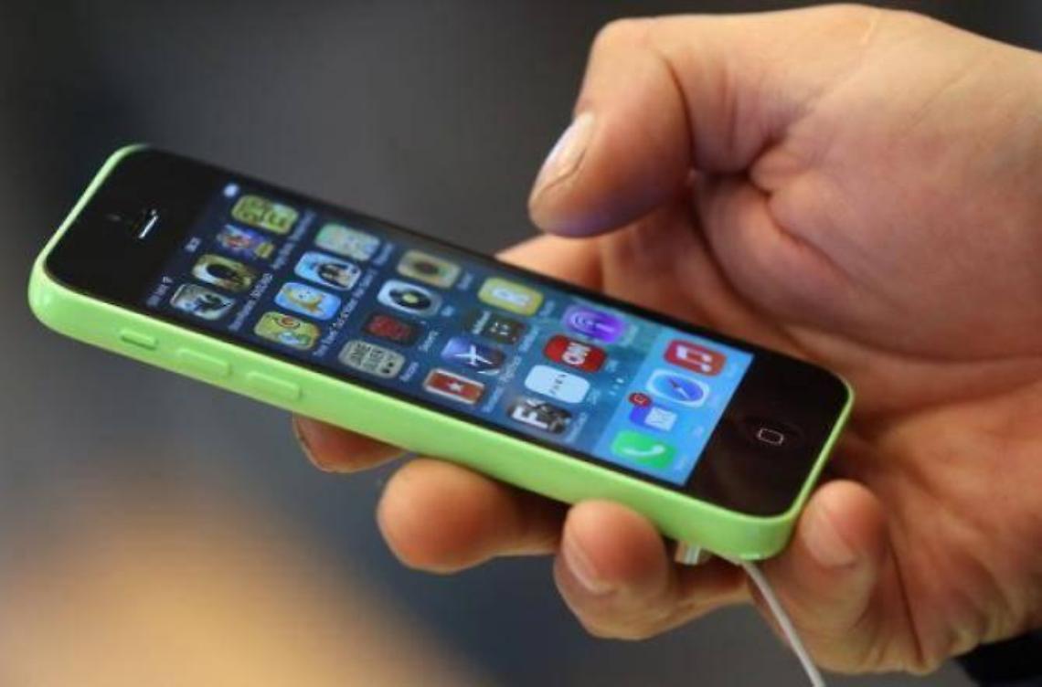 Prometteva smartphone a prezzi stracciati: denunciato per truffa
