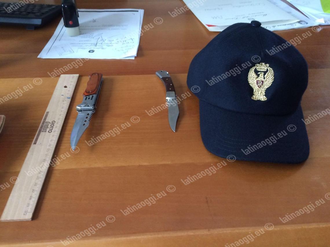 Minaccia e aggredisce un 25enne con un coltello alla mano: arrestato 51enne