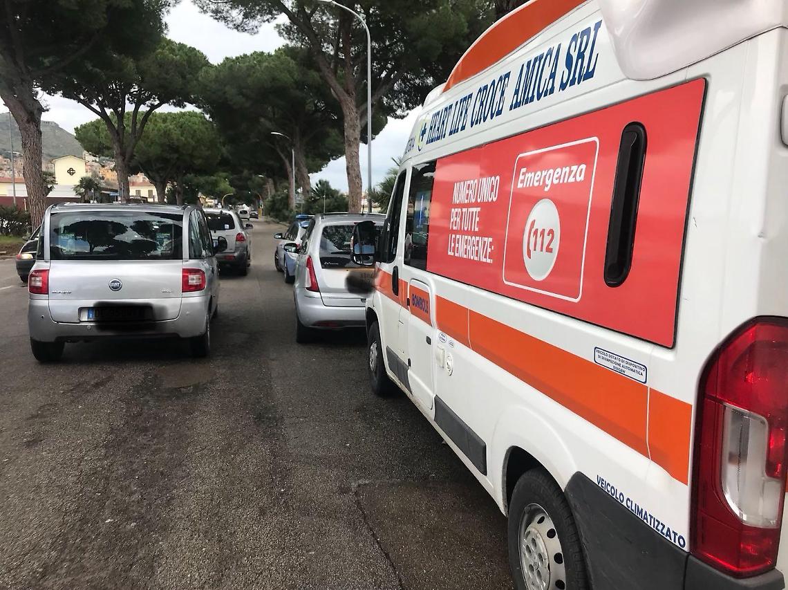 Auto non si ferma all'alt della polizia, paura sull'Appia