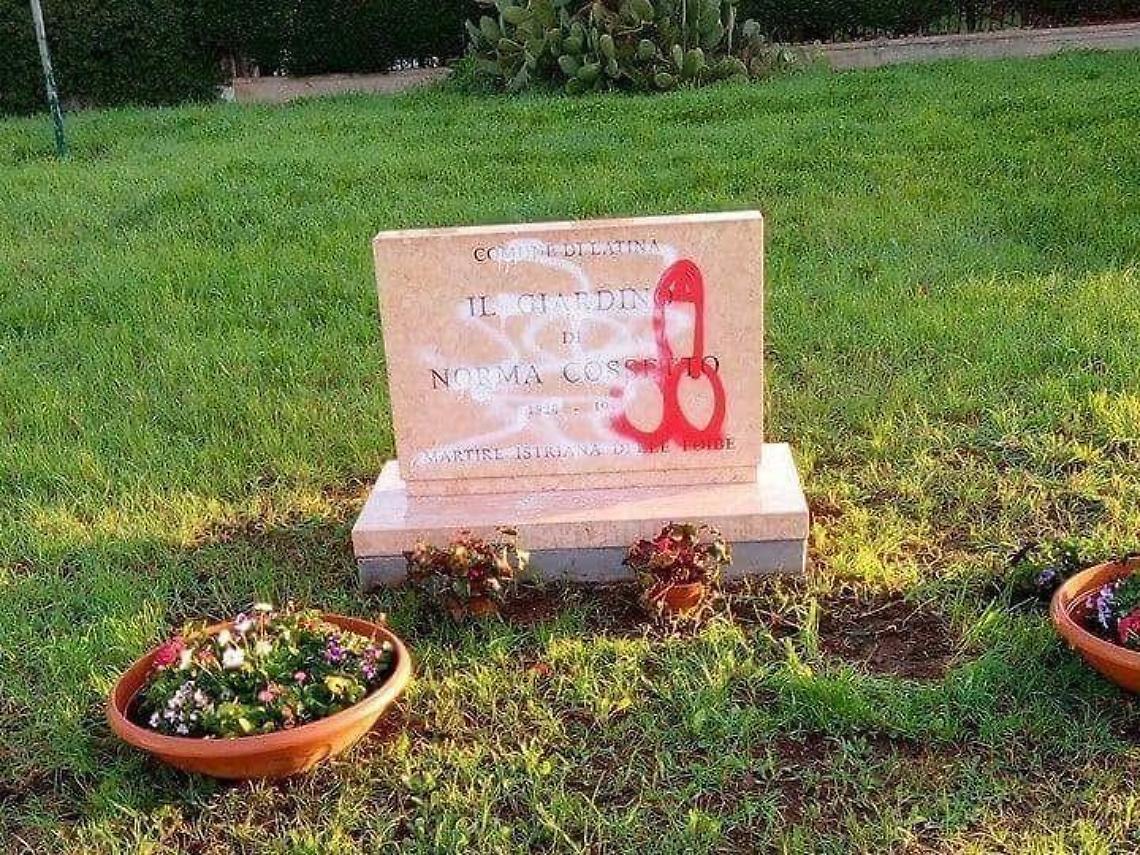 I vandali tornano a colpire, sfregiata ancora la stele per Norma Cossetto