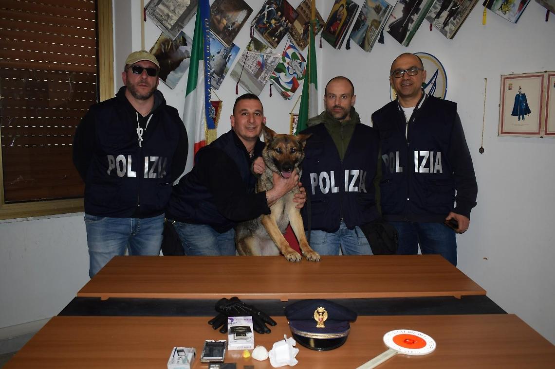 Blitz nel laboratorio della droga: arrestato con 100 dosi di cocaina