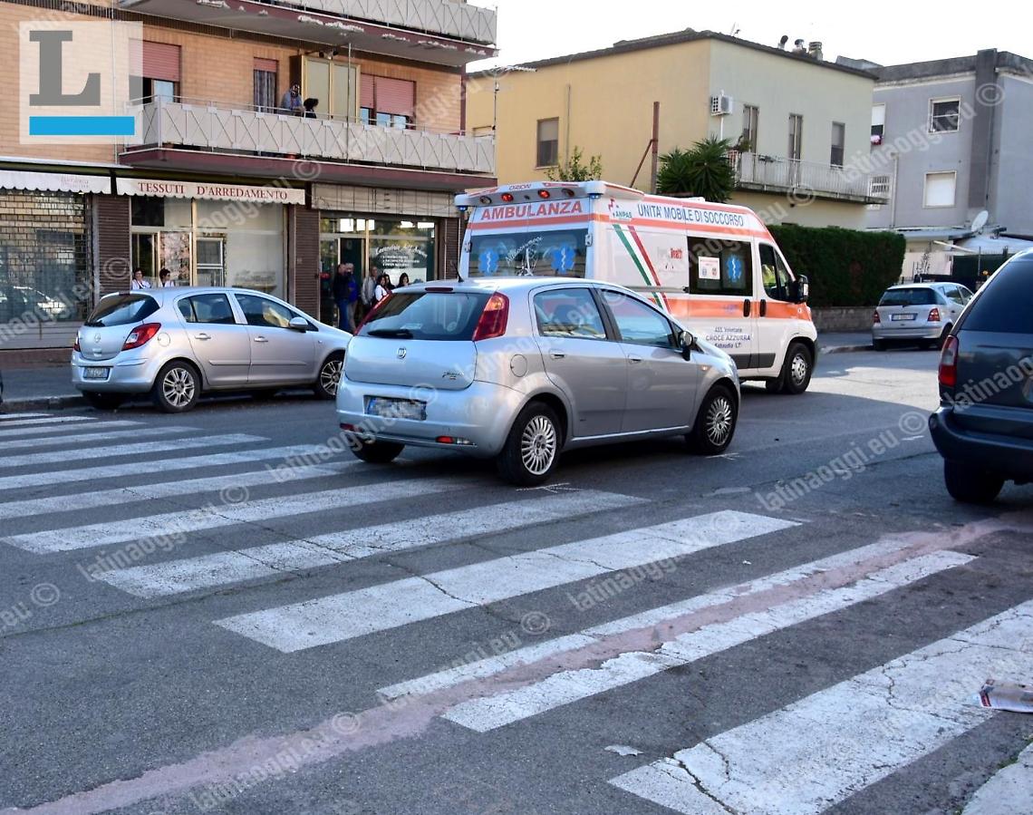 Investita da un'auto in centro, ferita gravemente una donna