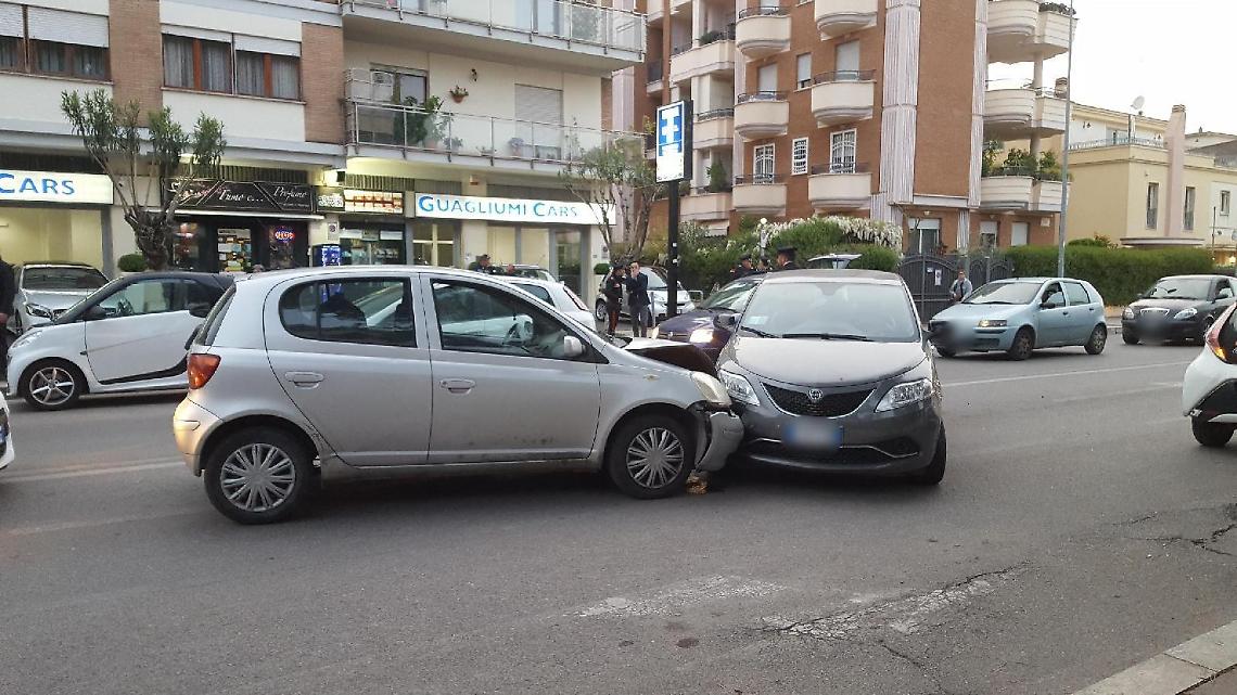 Frontale in centro,  guidava sotto l'effetto dell'alcol