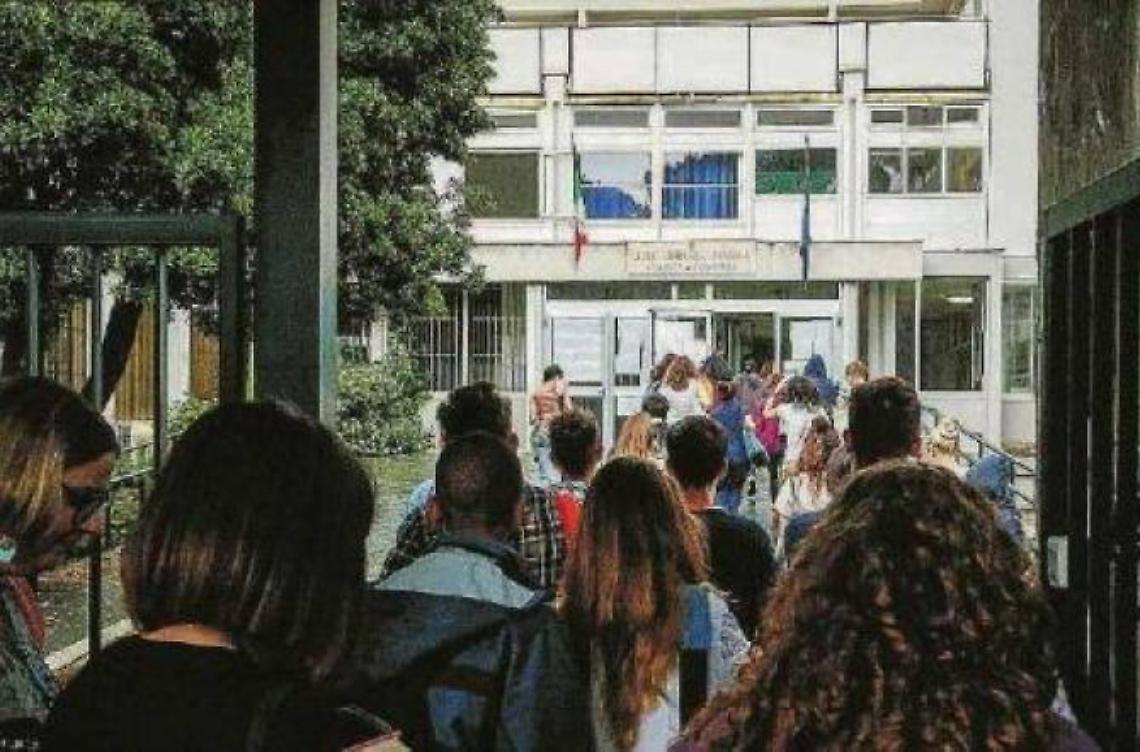 Aule allagate, gli studenti costretti a restare a casa