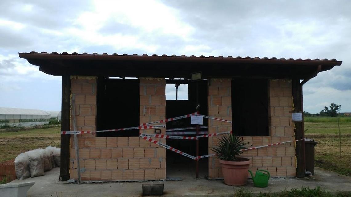 Abusivismo edilizio in periferia, sequestrato un edificio