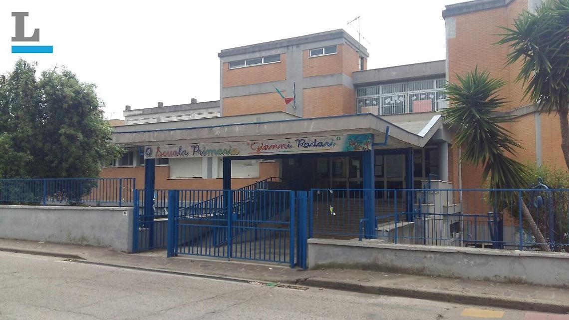 Atti vandalici e furto nella scuola Gianni Rodari