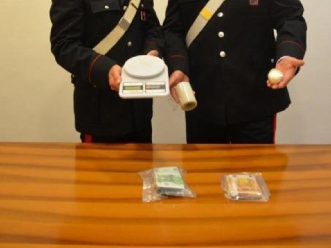Trovato con un etto di cocaina e diecimila euro, arrestato