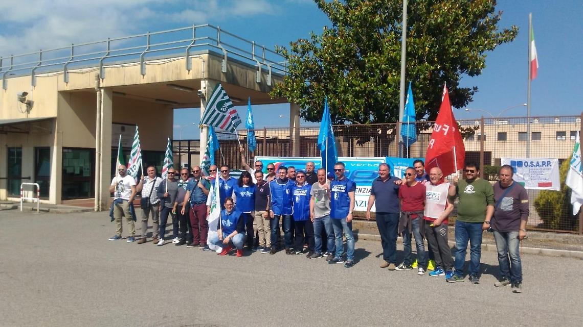 Piano ferie a rischio, protesta la polizia penitenziaria