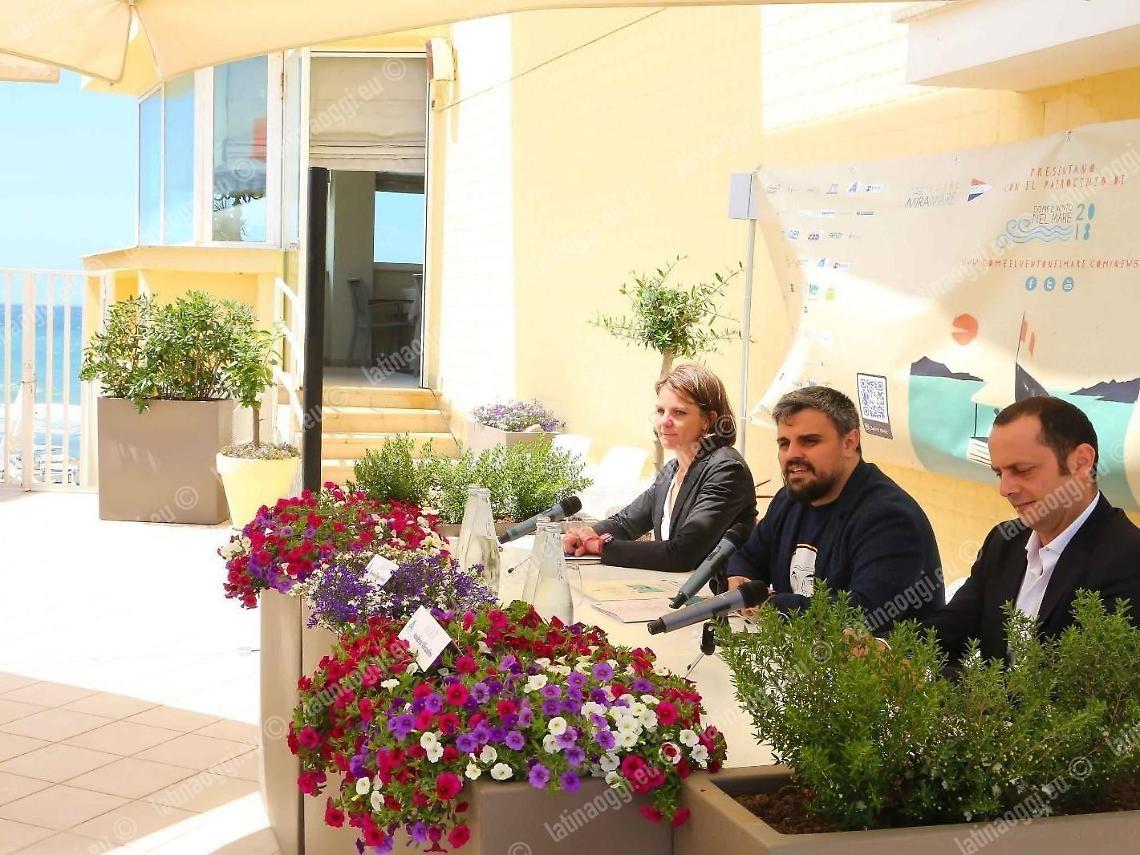 "Come il vento nel mare": la parola libera contro il degrado