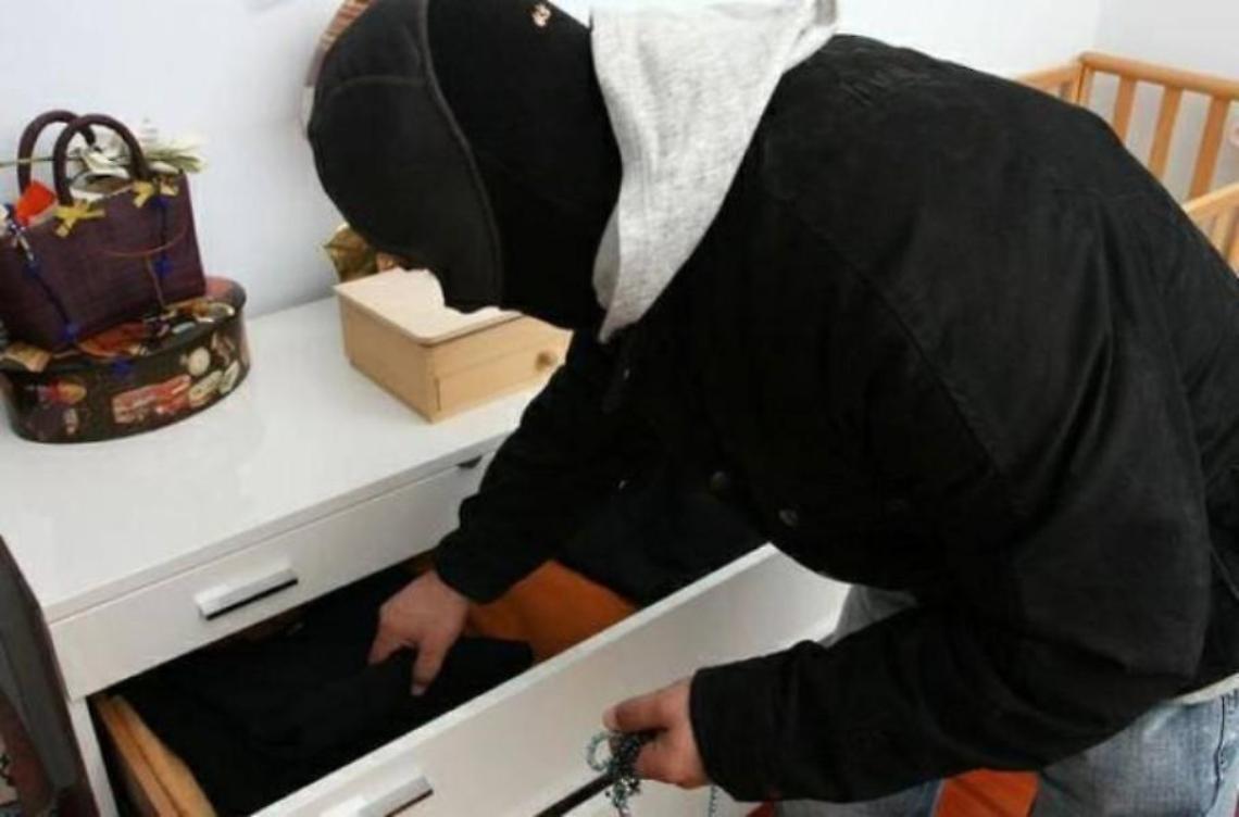 Colpo grosso in un'abitazione, furto da oltre 70mila euro