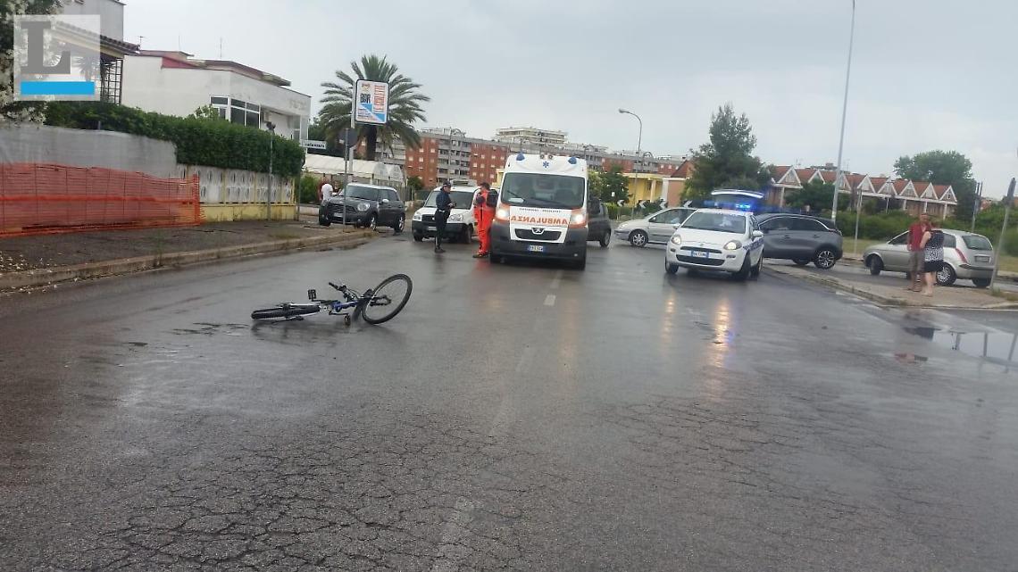 Ciclista investito in via Toscanini, trasportato al pronto soccorso