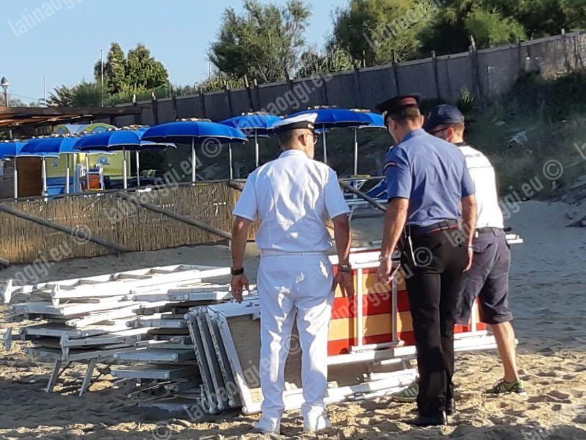 Sperlonga, spiaggia occupata: blitz di capitaneria e carabinieri