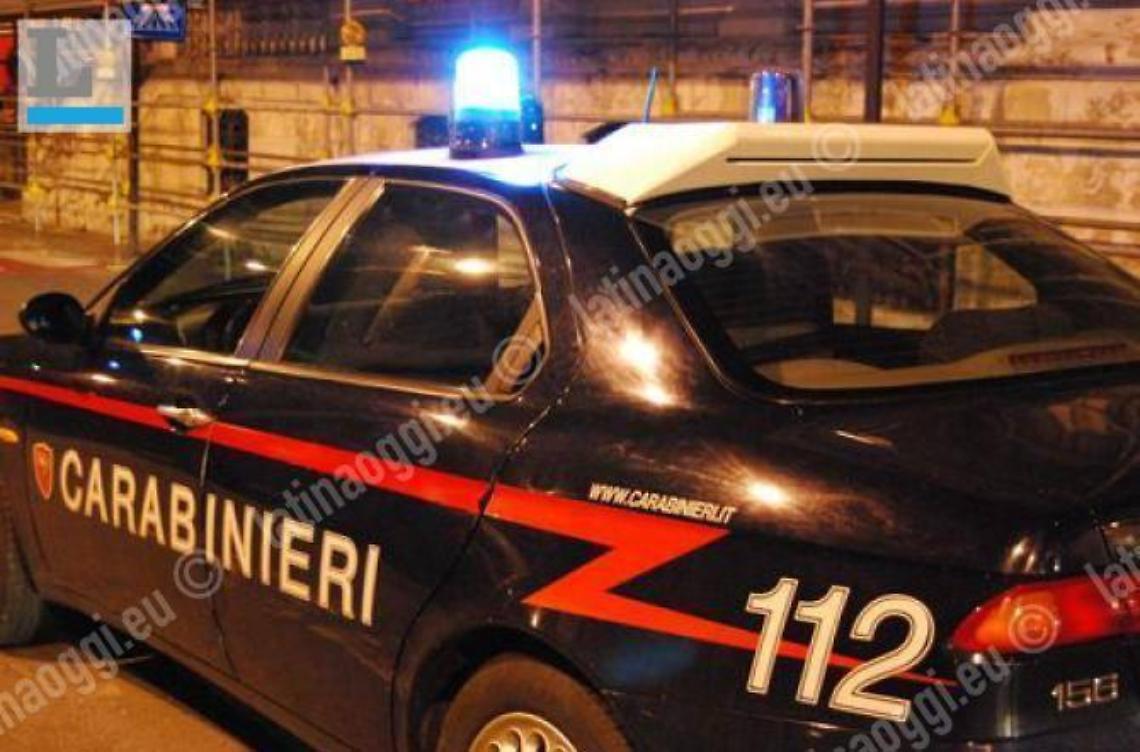 Aggrediscono un uomo in casa, due giovani denunciati dai carabinieri