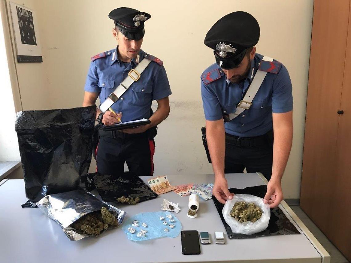 Pomezia, oltre tre etti di droga in casa: arrestato un giovane