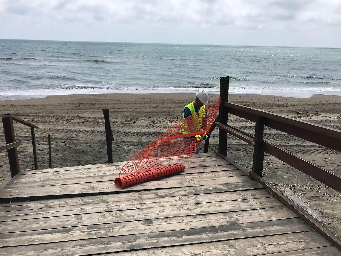 Passerelle per i disabili, il Comune: a giorni l'installazione delle pedane