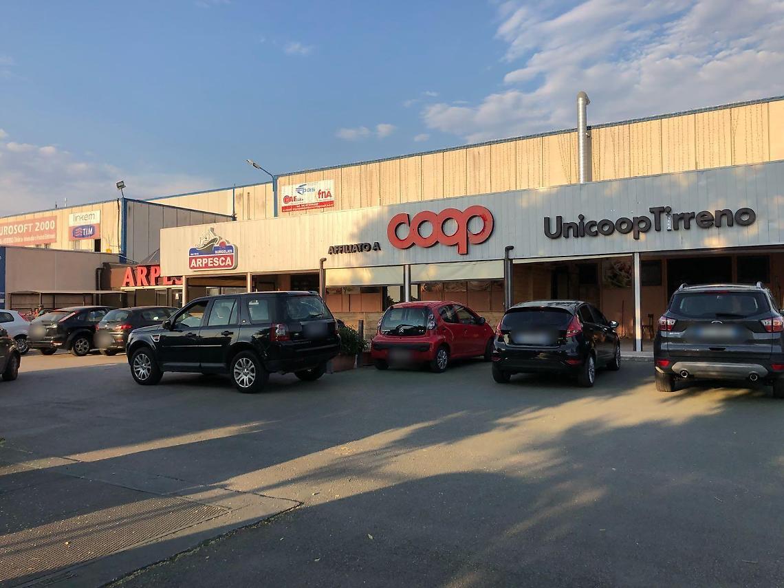 Anzio, rapina col coltello nel supermercato di via Goldoni