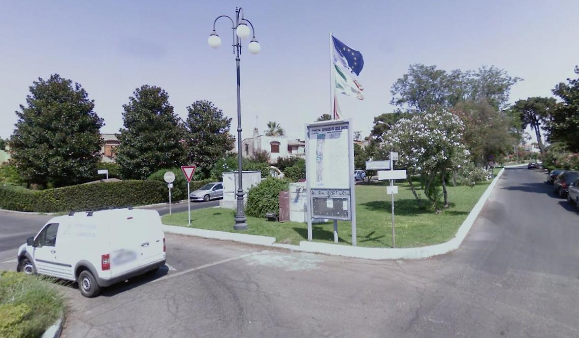 Ardea, strada chiusa coi cancelli a Colle Romito: lo sdegno dei cittadini