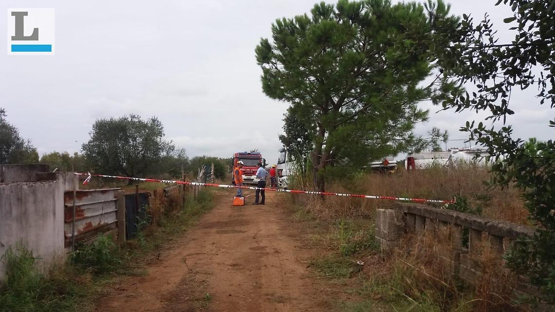 La condotta Eni perde gasolio, campo inondato a Sacida