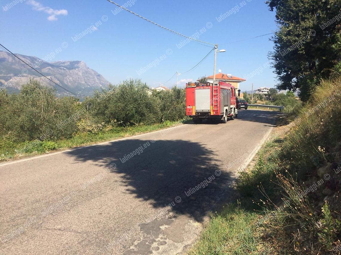 Precipita in una scarpata con l'auto: paura per una donna di 87 anni