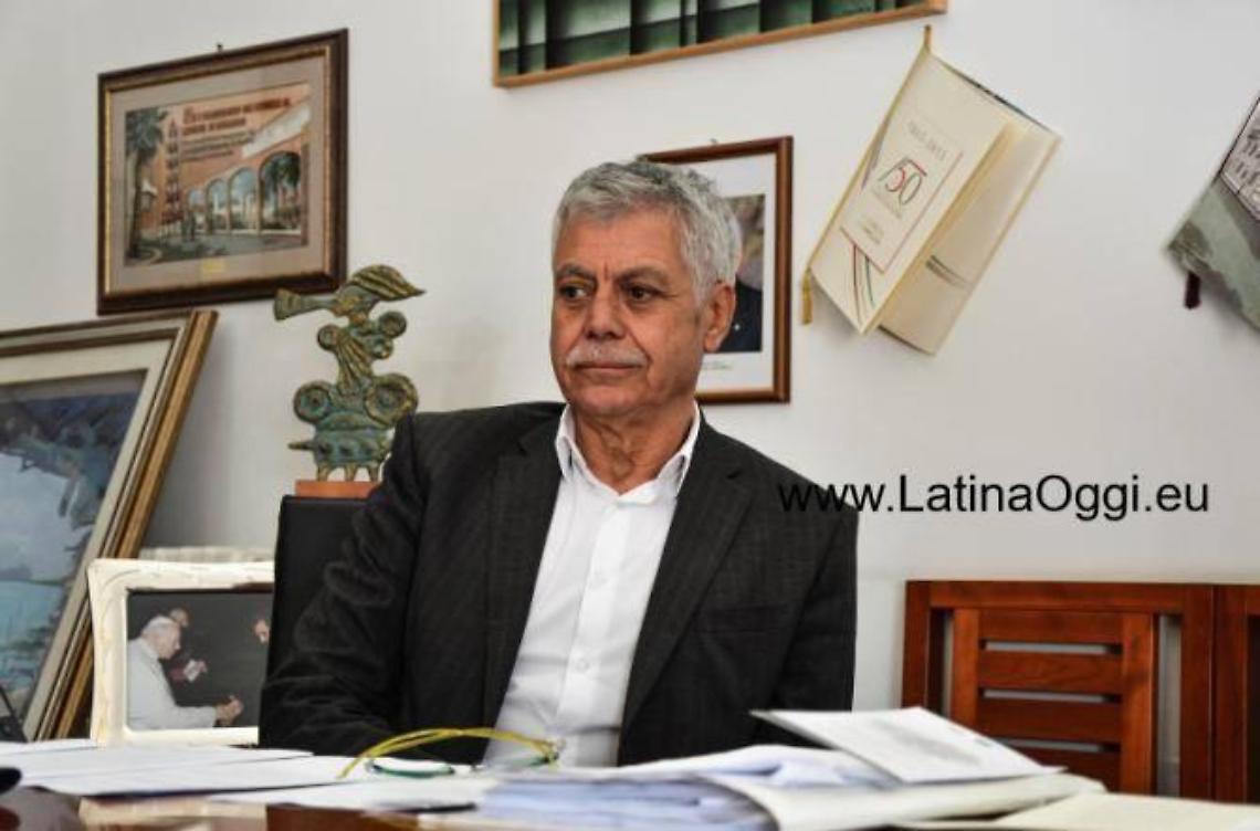 Sabaudia, rimosse le palme uccise dal punteruolo: Lucci contro Gervasi