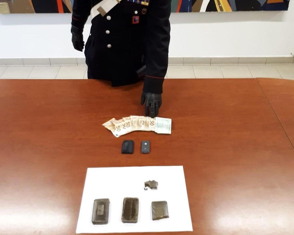 Droga nell'abitazione, arrestato un giovane pusher