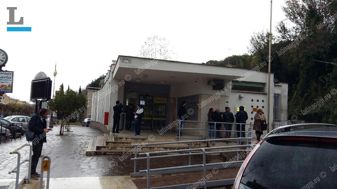 Gaeta, tentata rapina e botte alle Poste, poi la fuga in ambulanza: arrestato