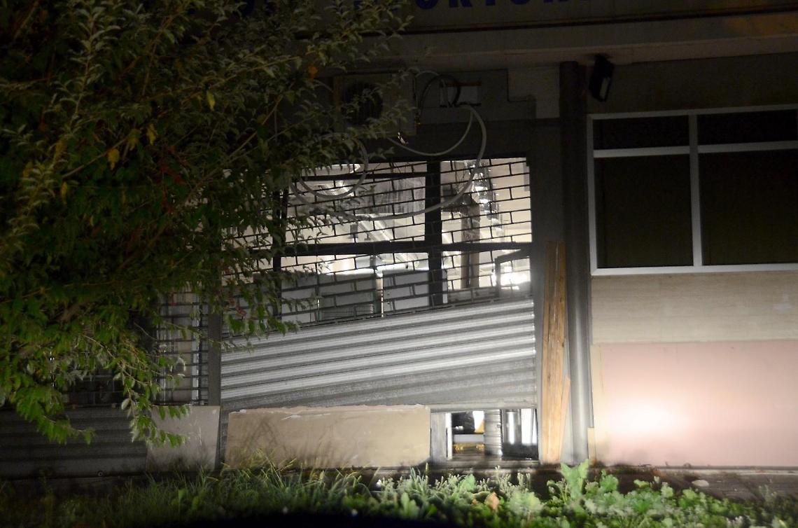 Furto in una sala slot, asportate due macchine cambiasoldi